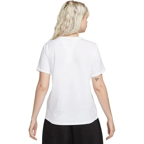Nike Kadın T-Shirt Beyaz Renkli Yumuşak Pamuklu Kumaş ile Günlük Kullanım için Rahat Tasarım