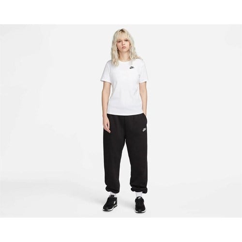 Nike Kadın T-Shirt Beyaz Renkli Yumuşak Pamuklu Kumaş ile Günlük Kullanım için Rahat Tasarım