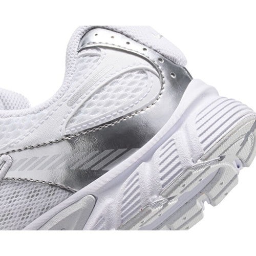 Nike Nıke V5 Rnr (Gs) Genç Günlük Ayakkabı HQ6411-103 Beyaz
