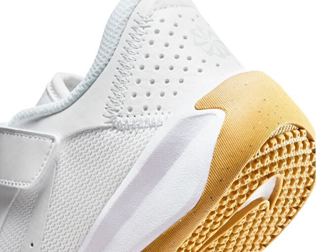 NIKE OMNI MULTI-COURT Çocuk Indoor/Salon Ayakkabısı DM9026-105 Beyaz