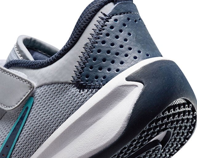 NIKE OMNI MULTI-COURT Çocuk Indoor/Salon Ayakkabısı DM9026-010 Çok Renkli