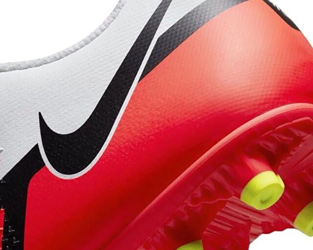 NIKE PHANTOM GT2 CLUB FG/MG Erkek Çim Zemin Kramponu DA5640-167 Beyaz