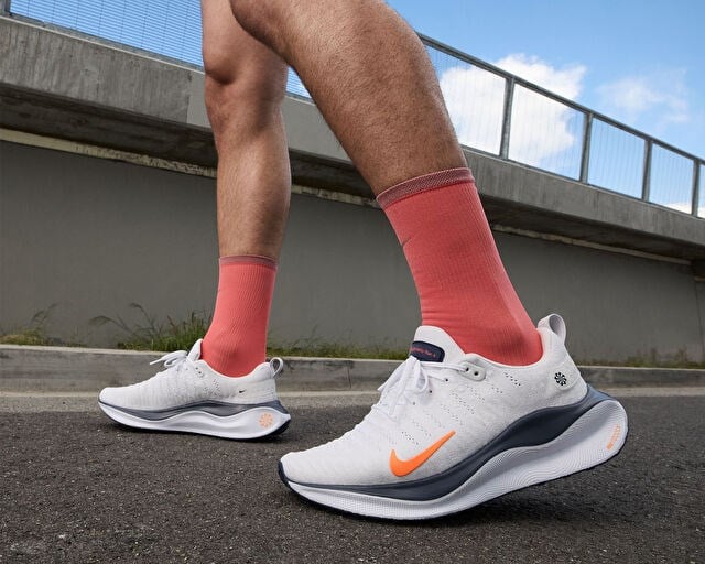 NIKE REACT INFINITY RUN FLYKNIT 4 Erkek Koşu Ayakkabısı DR2665-010 Beyaz