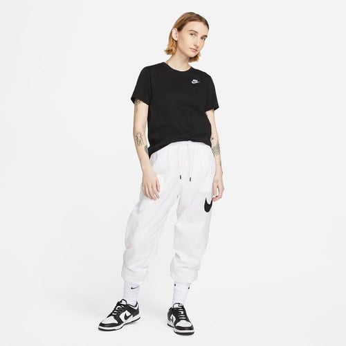 Nike Sportswear Club Essentials Kadın Siyah Yuvarlak Yaka Tişört