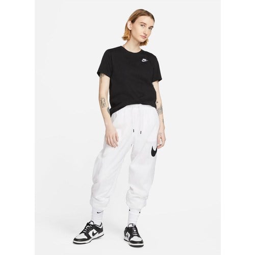 Nike Sportswear Club Essentials Tişört DX7902-010