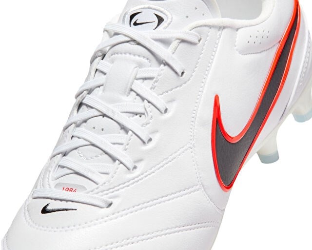 NIKE TIEMPO LIGERA PRO FG Erkek Çim Zemin Kramponu HQ3158-106 Beyaz