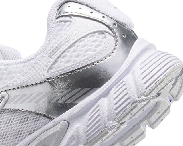 NIKE V5 RNR (GS) Genç Günlük Ayakkabı HQ6411-103 Beyaz