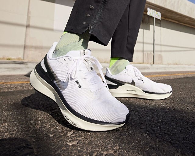 NIKE W AIR ZOOM STRUCTURE 25 Kadın Koşu Ayakkabısı DJ7884-104 Beyaz