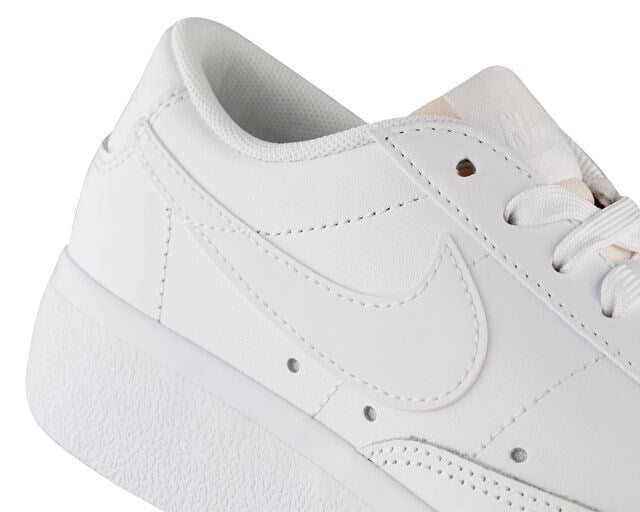 NIKE W BLAZER LOW PLATFORM Premium Koleksiyonu DJ0292-100 Beyaz