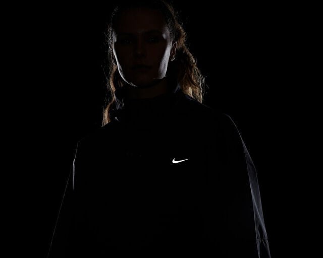 NIKE W NK SWIFT SF JKT Kadın Koşu Ceketi FB7492-010 Siyah