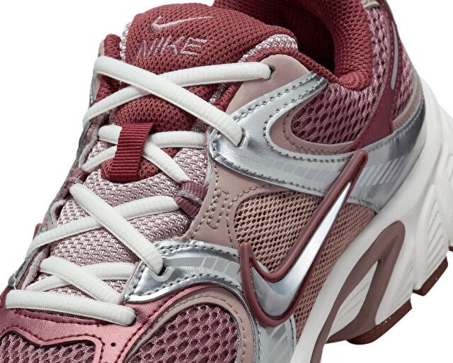 NIKE W V5 RNR Kadın Günlük Ayakkabı HQ7901-200 Kahverengi