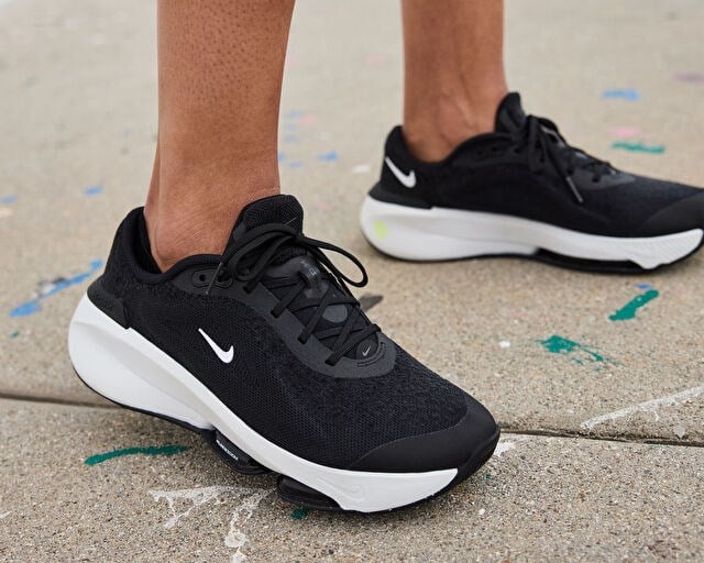 NIKE W VERSAIR Kadın Antrenman Ayakkabısı DZ3547-001 Siyah