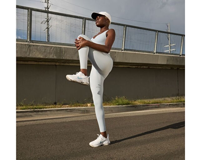 NIKE W ZOOM BELLA 6 Kadın Antrenman Ayakkabısı DR5720-106 Beyaz