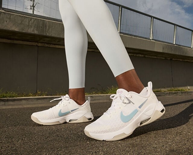 NIKE W ZOOM BELLA 6 Kadın Antrenman Ayakkabısı DR5720-106 Beyaz