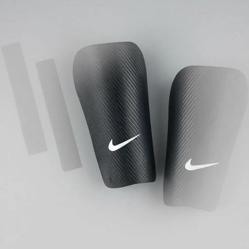 Renkli Nike Junior Guard-Ce Sp2162-010 Çocuk Tekmelik Anatomik Yapı ile Rahatlık Sağlar Sp2162-010