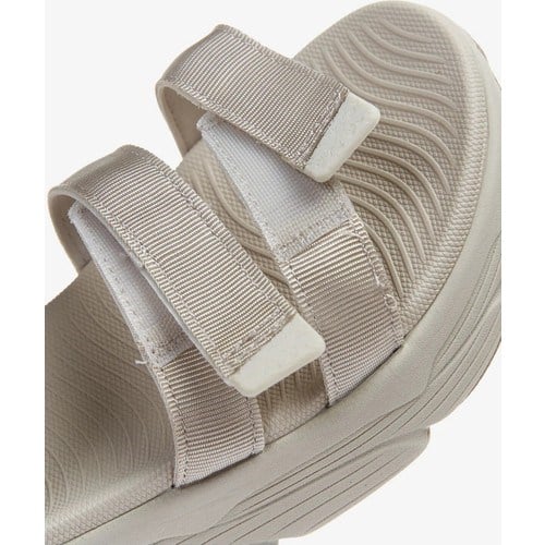 Skechers 140218 Max Cushioning Lured Kadın Sandalet Pudra Renk Poliüretan Malzemeden Üretilmiştir
