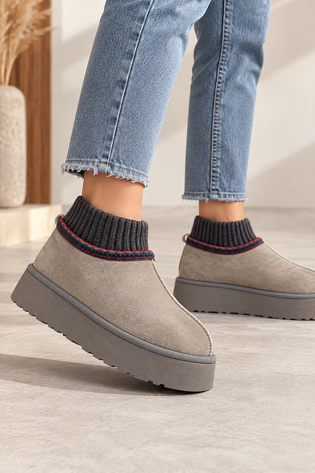 Look Life İçi Peluş Kürklü Süet Ultra Mini Platform Trikolu Taban Bot