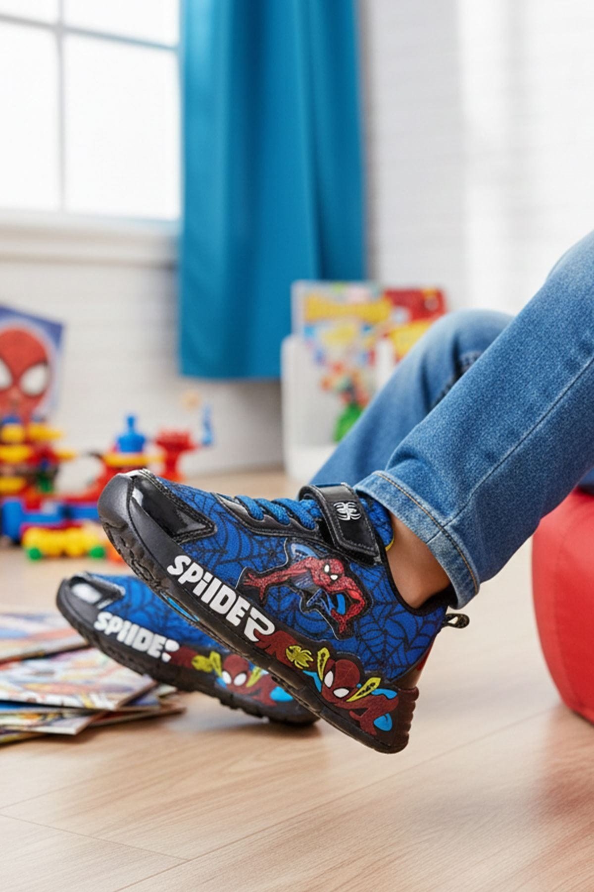 Çocuk Ortopedik Örümcek Adam Desenli Işıklı Spor Ayakkabısı MAVİ - SİYAH