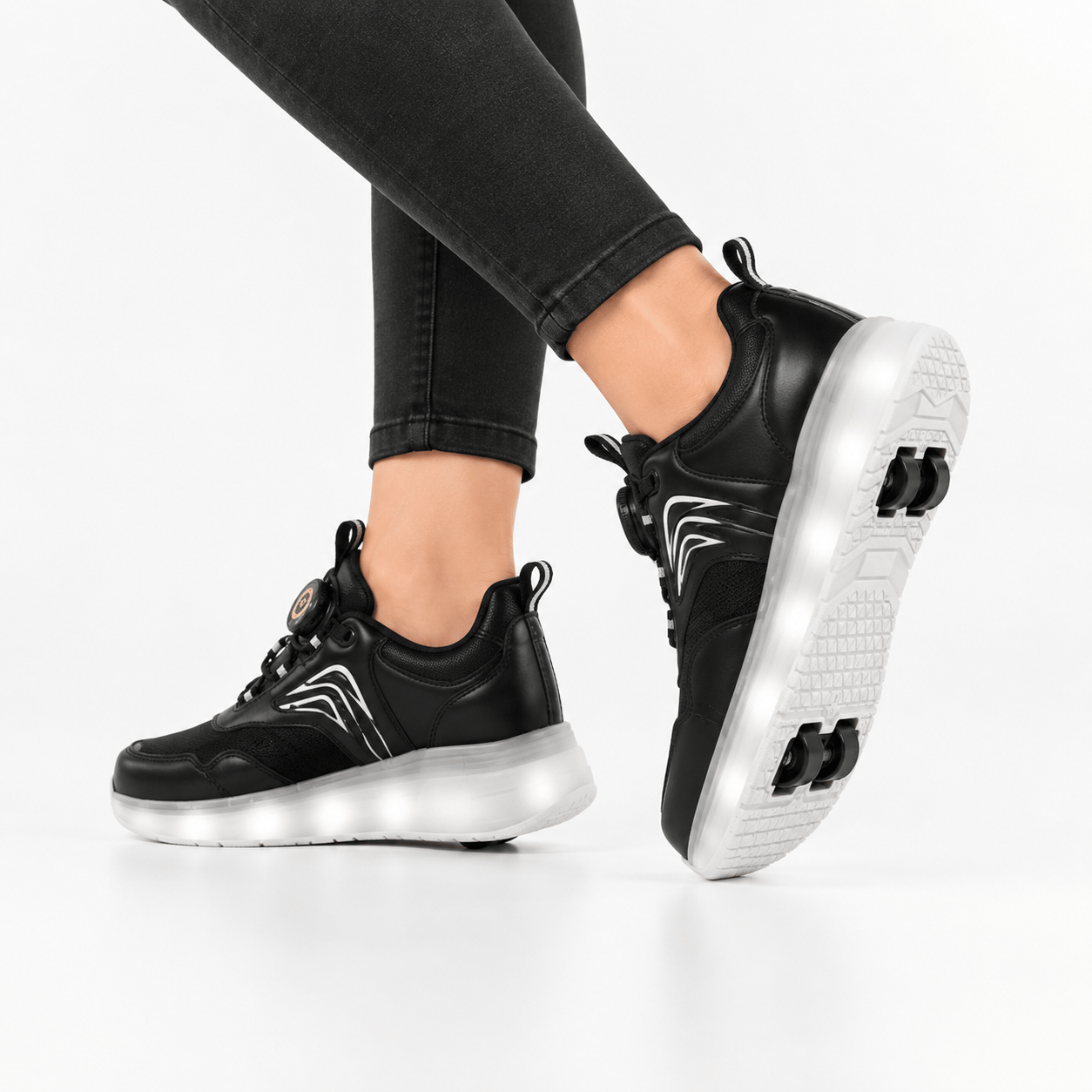 Patenli Işıklı Tekerlekli Spor Sneaker Paten Ayakkabı SİYAH - BEYAZ
