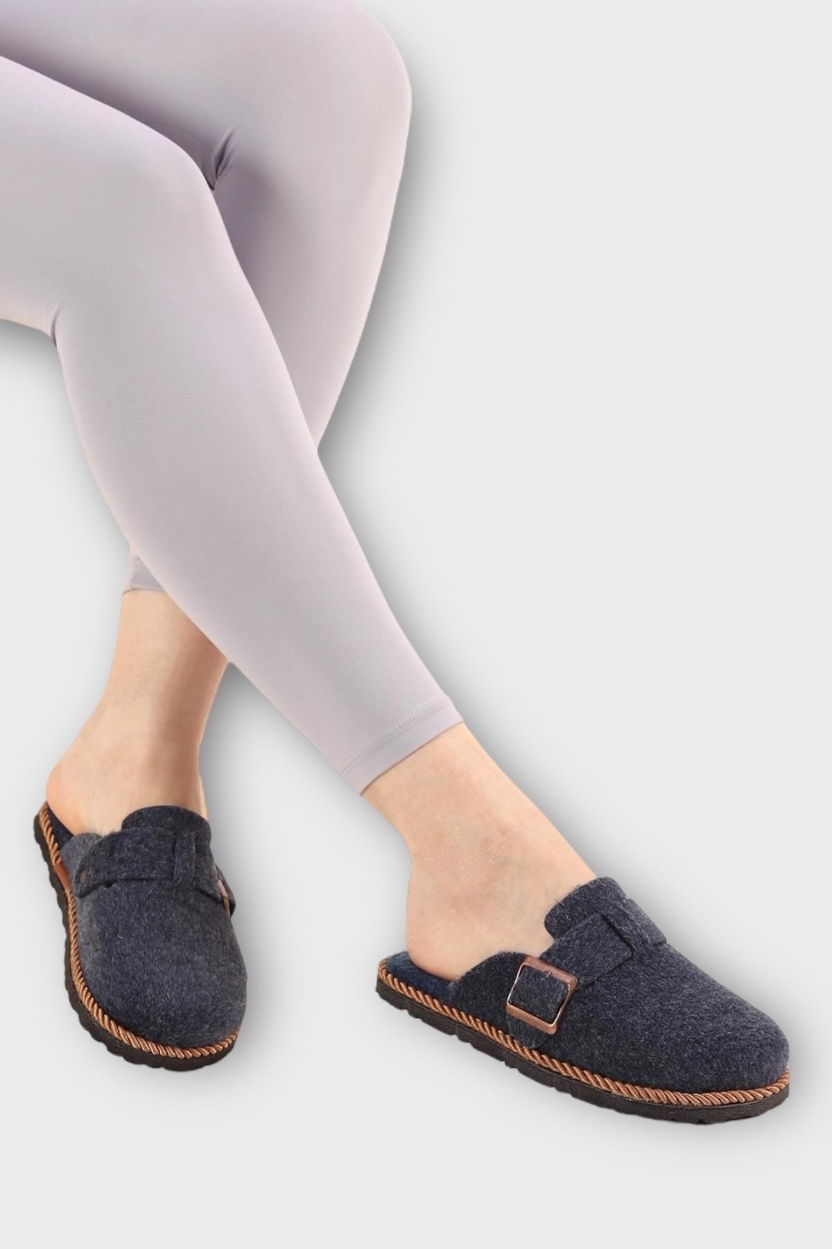 Unisex Tokalı Keçe Kumaşlı Ev Terliği LACİVERT