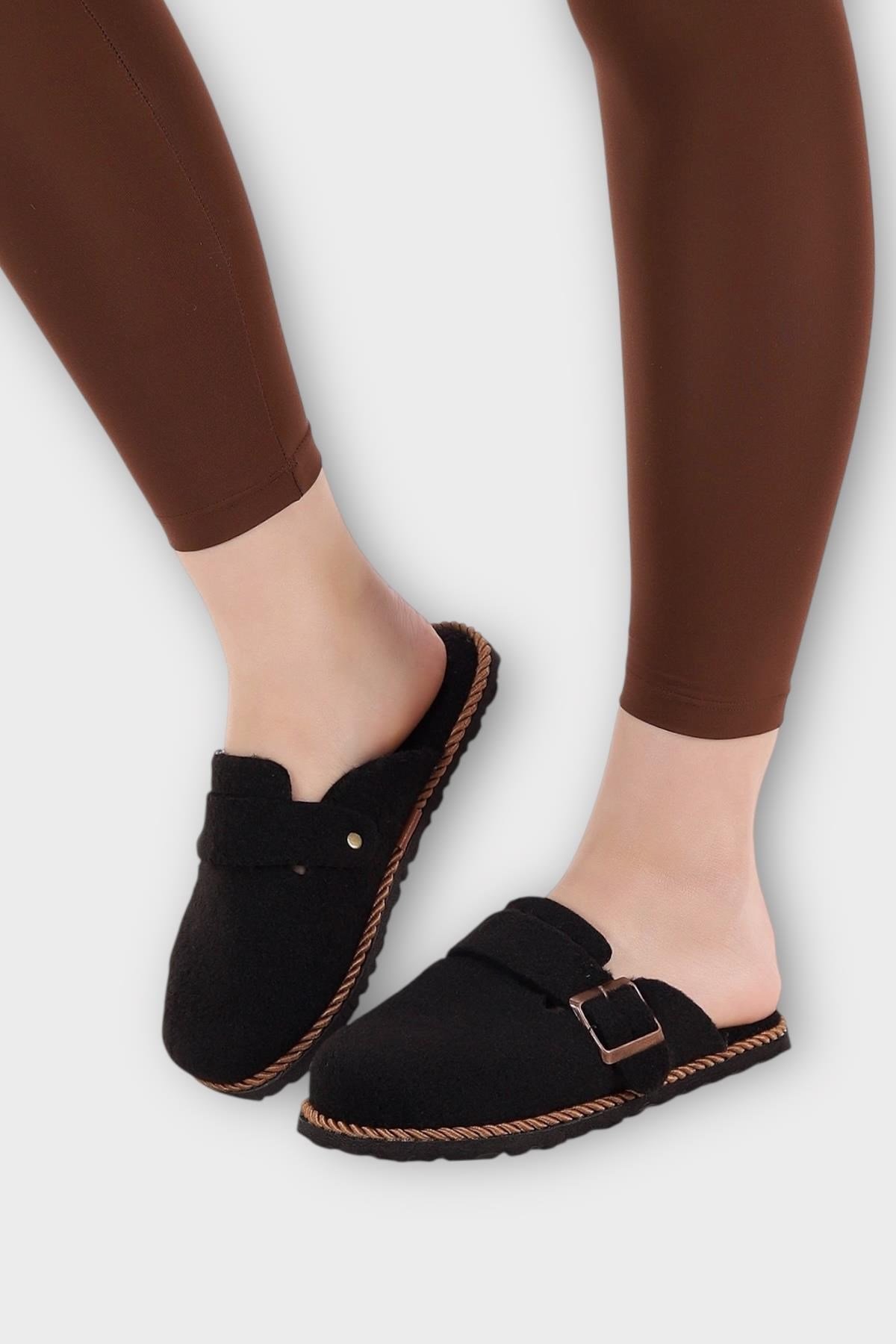 Unisex Tokalı Keçe Kumaşlı Ev Terliği SİYAH
