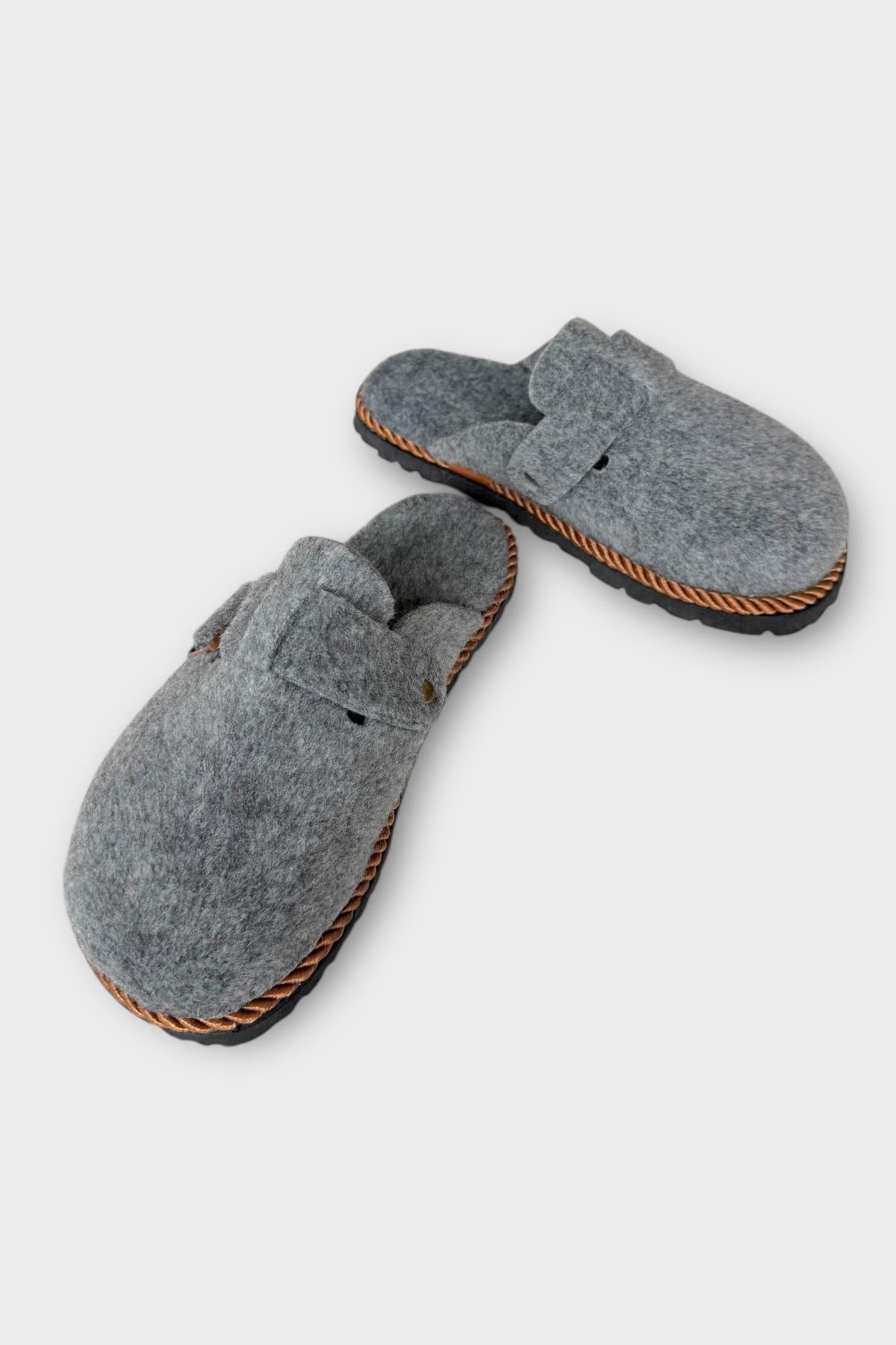 Unisex Tokalı Keçe Kumaşlı Ev Terliği GRİ