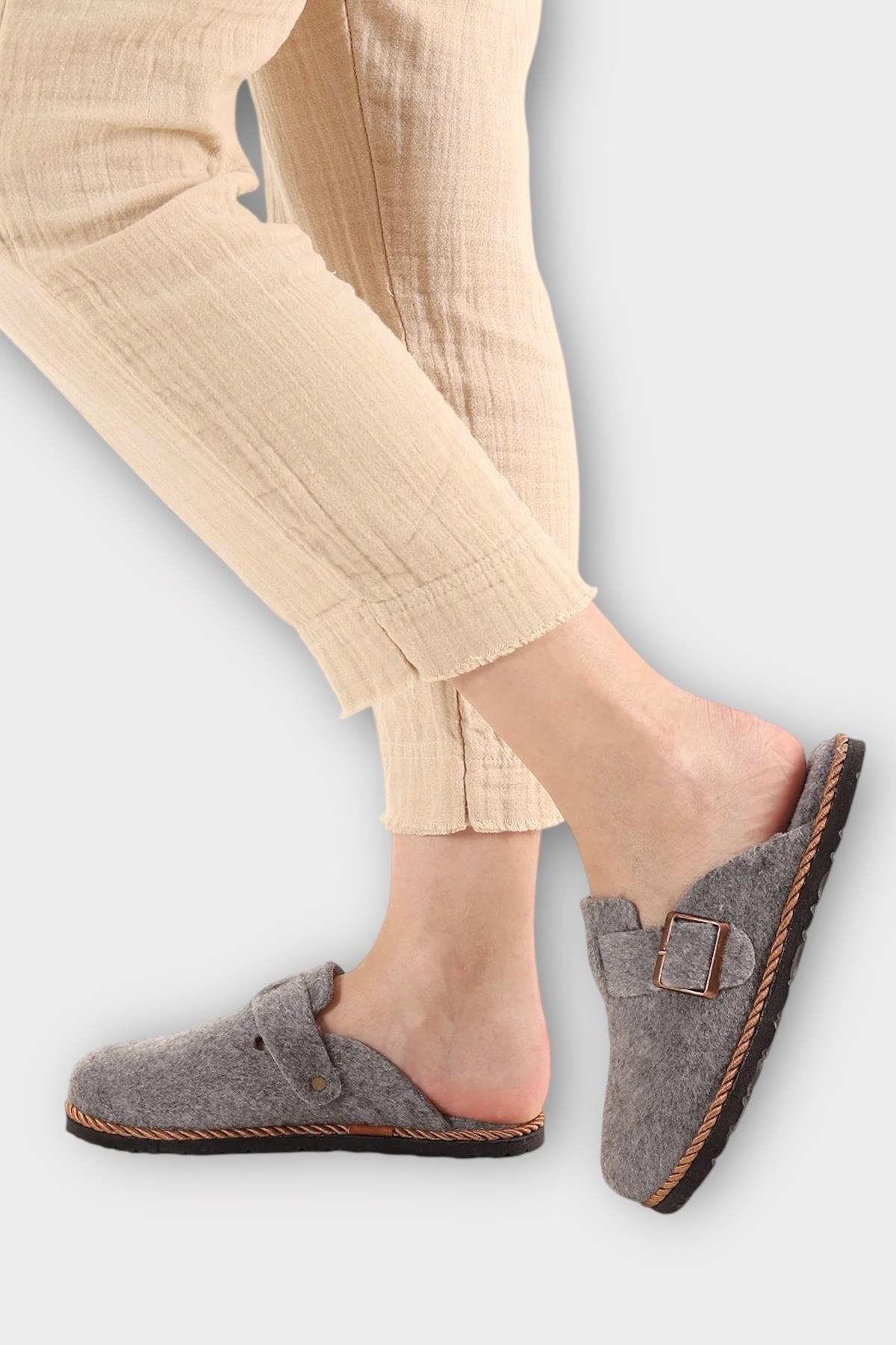 Unisex Tokalı Keçe Kumaşlı Ev Terliği GRİ