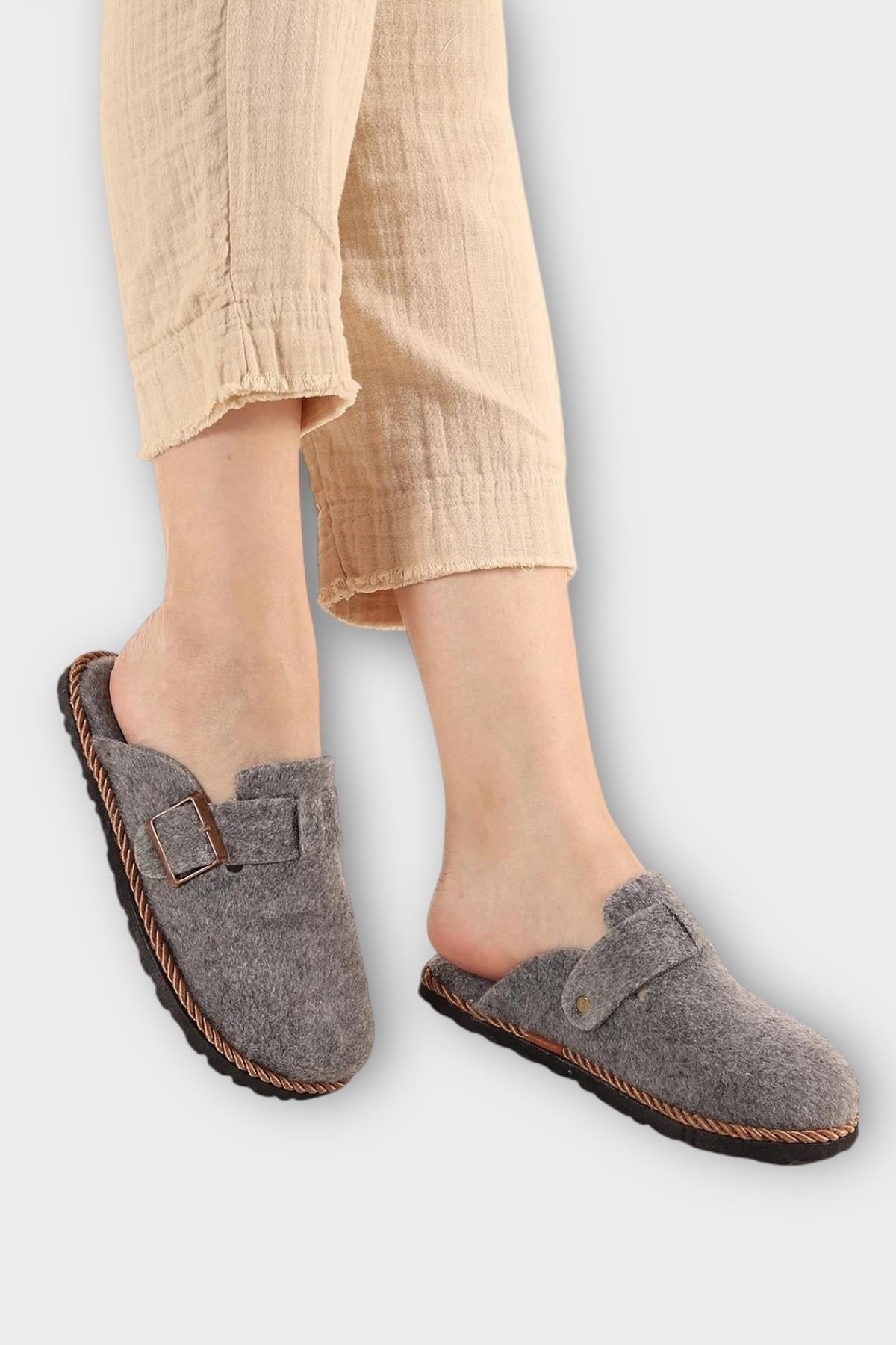 Unisex Tokalı Keçe Kumaşlı Ev Terliği GRİ