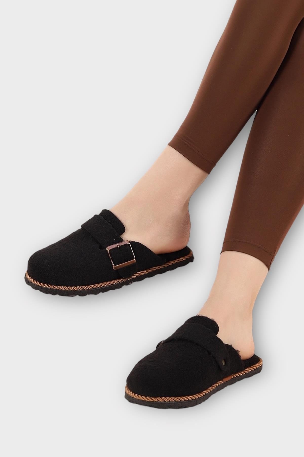 Unisex Tokalı Keçe Kumaşlı Ev Terliği SİYAH