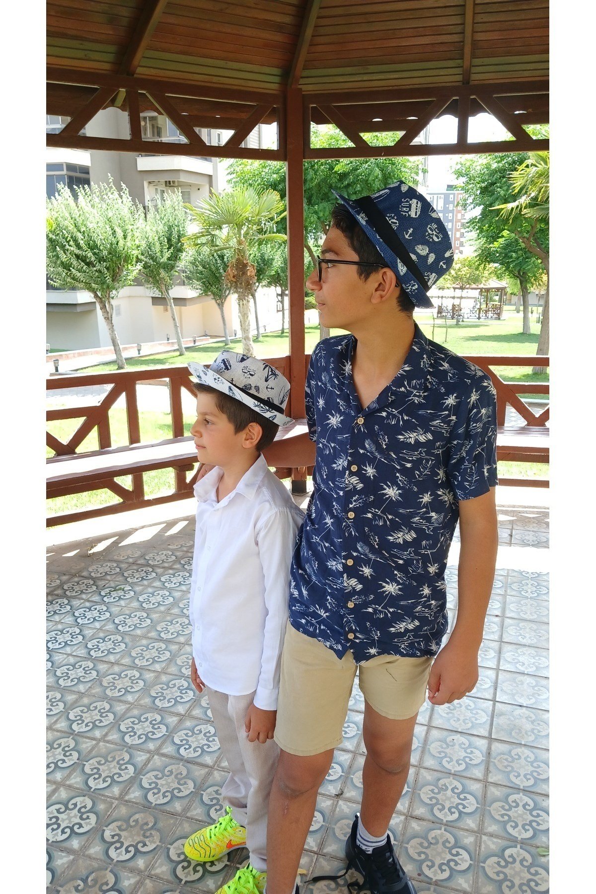 ® Çocuk Fötr Hasır Şapka Yazlık Desenli Erkek Kız Gölgelikli Fedora Plaj Şapkası-beyaz