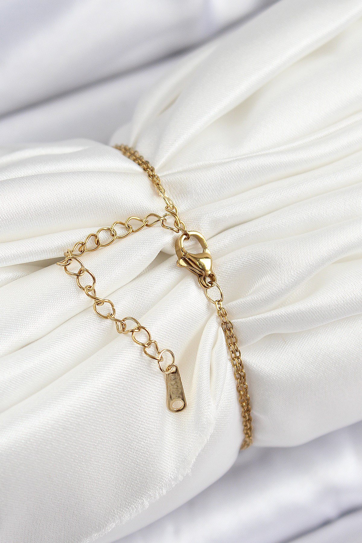 316L Çelik Zincir Turkuaz Mineli Sanatsal Portre İnci Detaylı Çiçek Model Gold Renk Kadın Bileklik