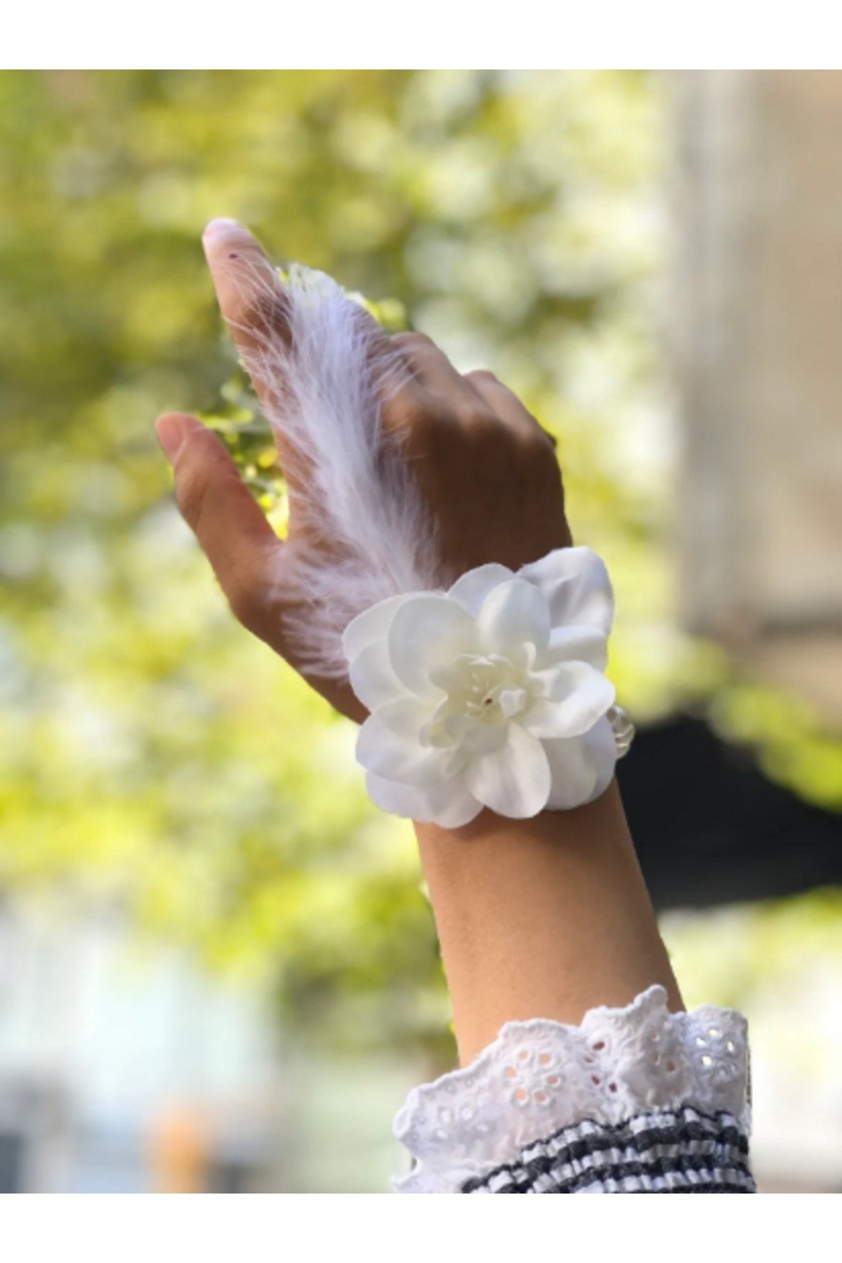 Bride to be Nedime Gelin Bilekliği Tüy ve İnci Boncuk Detaylı Beyaz Renkli Bekarlığa Veda Partisi B