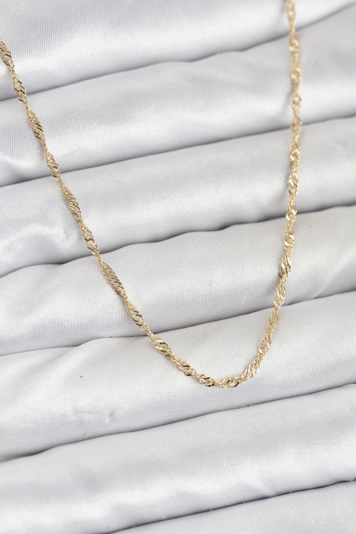 CM 14K Gold Renk Yassı Burgulu Model Kadın Kolye