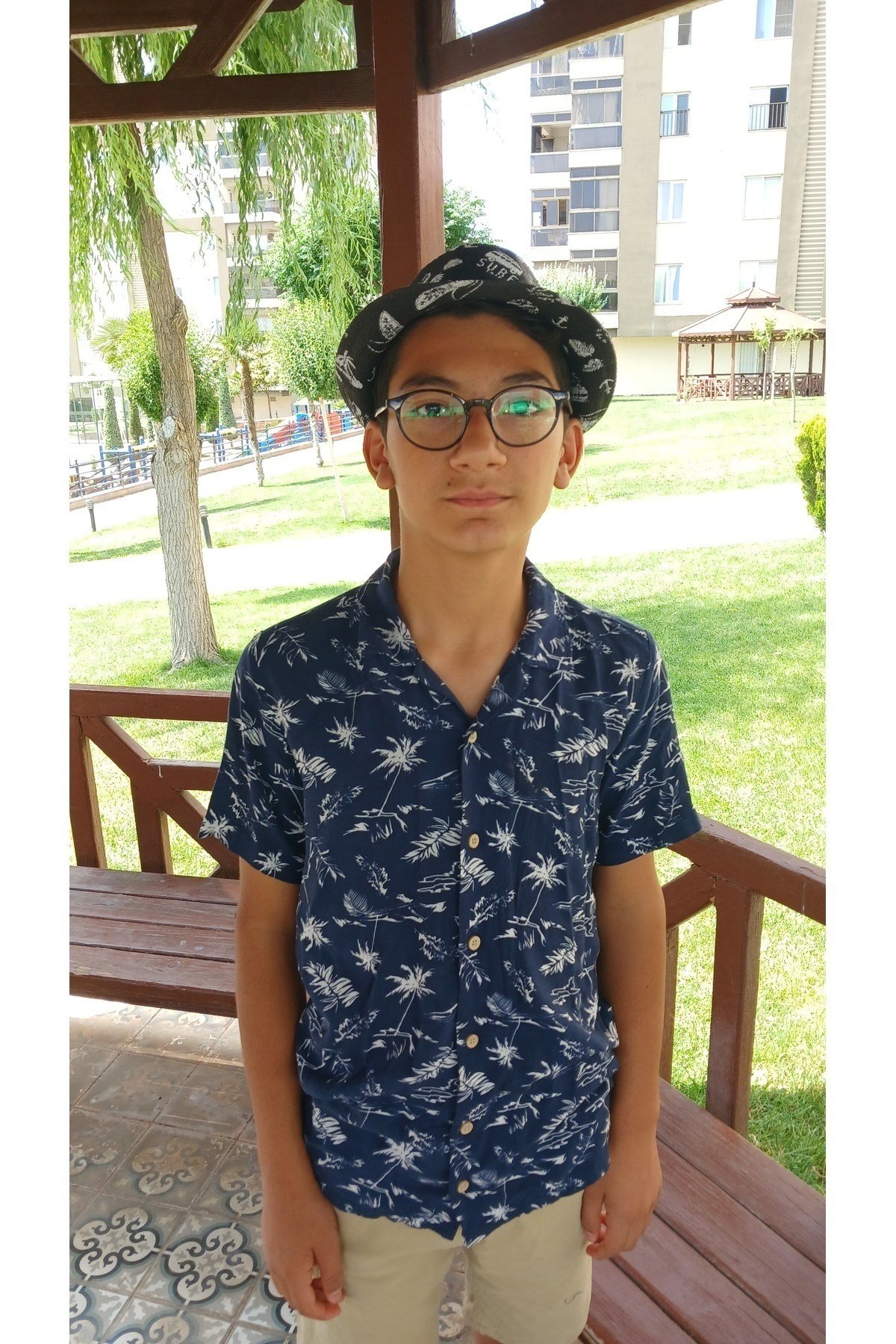 Çocuk Fötr Hasır Şapka Yazlık Desenli Erkek Kız Gölgelikli Fedora Plaj Şapkası Krem