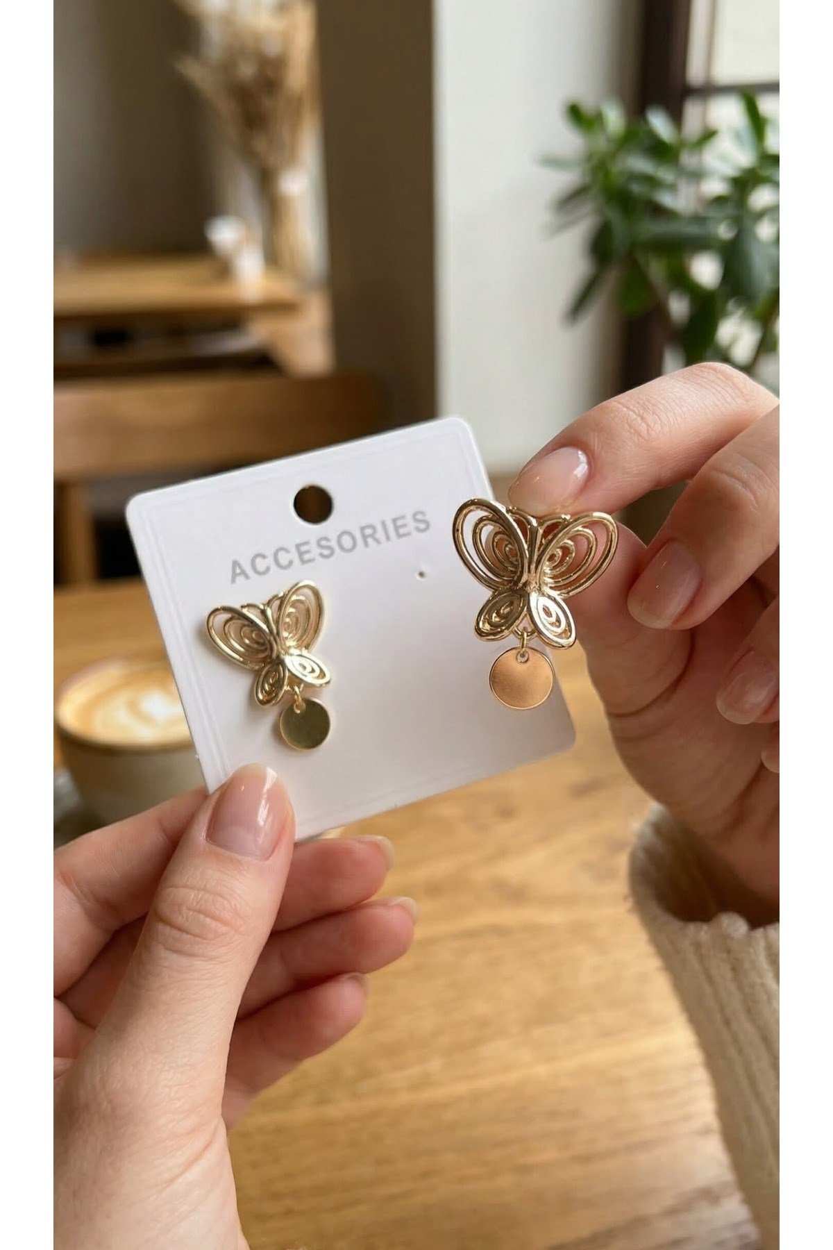 Füsun Küpesi Model Gold Renk Kelebek Model Pirinç Kadın Küpe