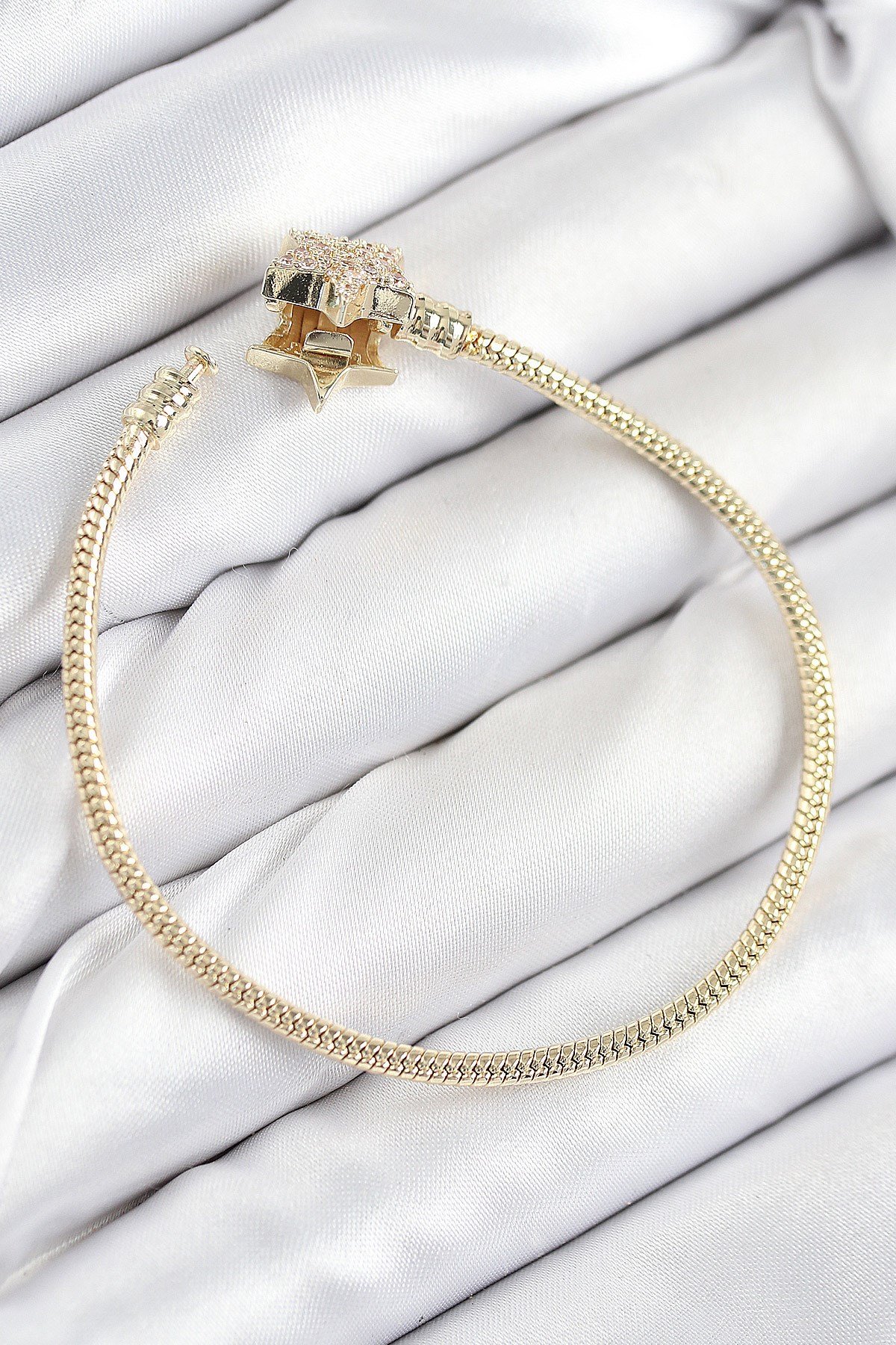 Pirinç Charm Zirkon Taşlı Yıldız Model Gold Renk Kadın Bileklik