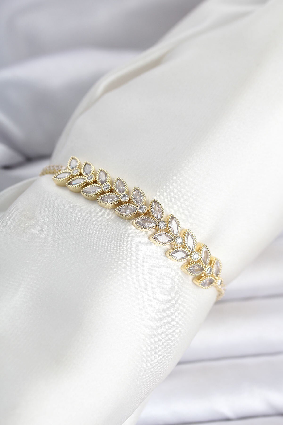 Pirinç Gold Renk Başak Model Su Yolu Kadın Bileklik