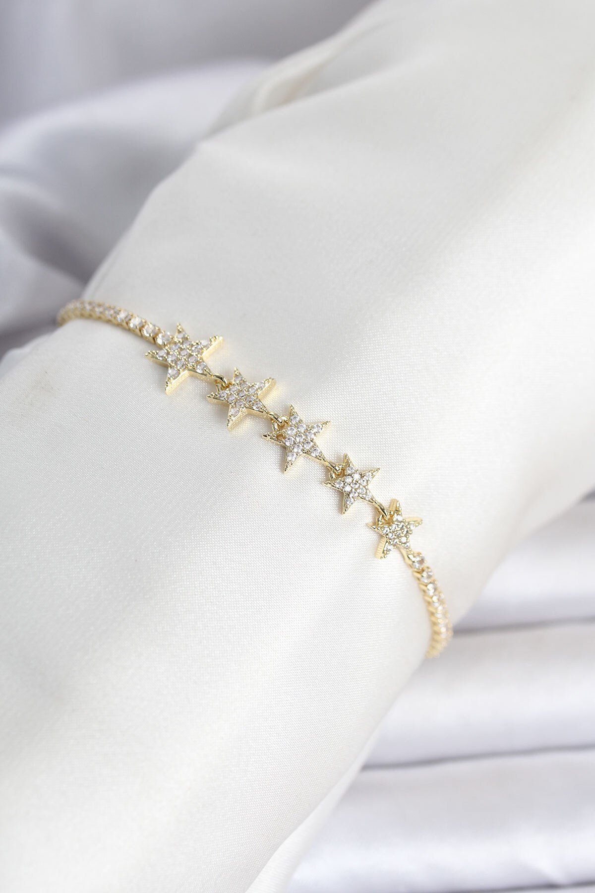 Pirinç Gold Renk Sıralı Yıldız Model Su Yolu Kadın Bileklik