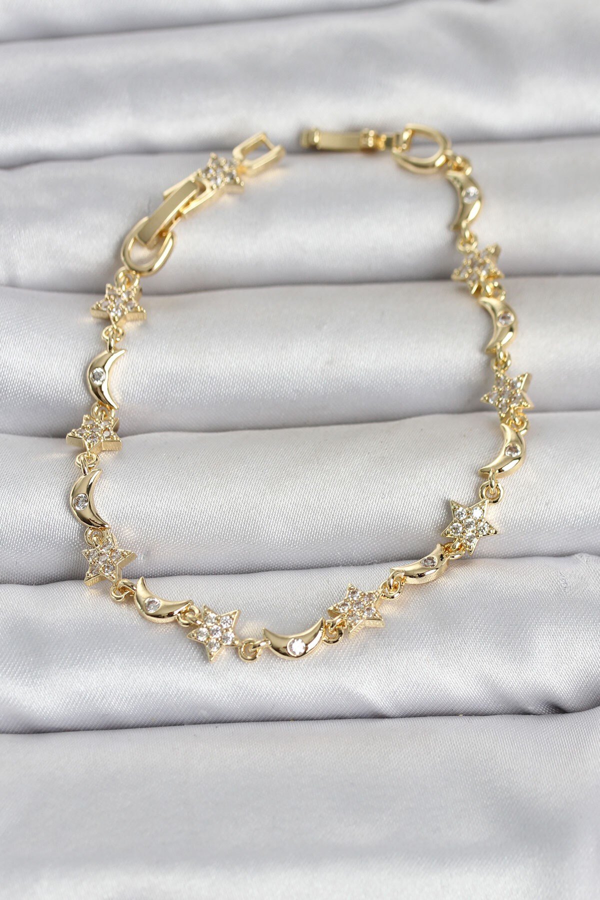 Pirinç Gold Renk Zirkon Taşlı Ay ve Yıldız Model Kadın Bileklik