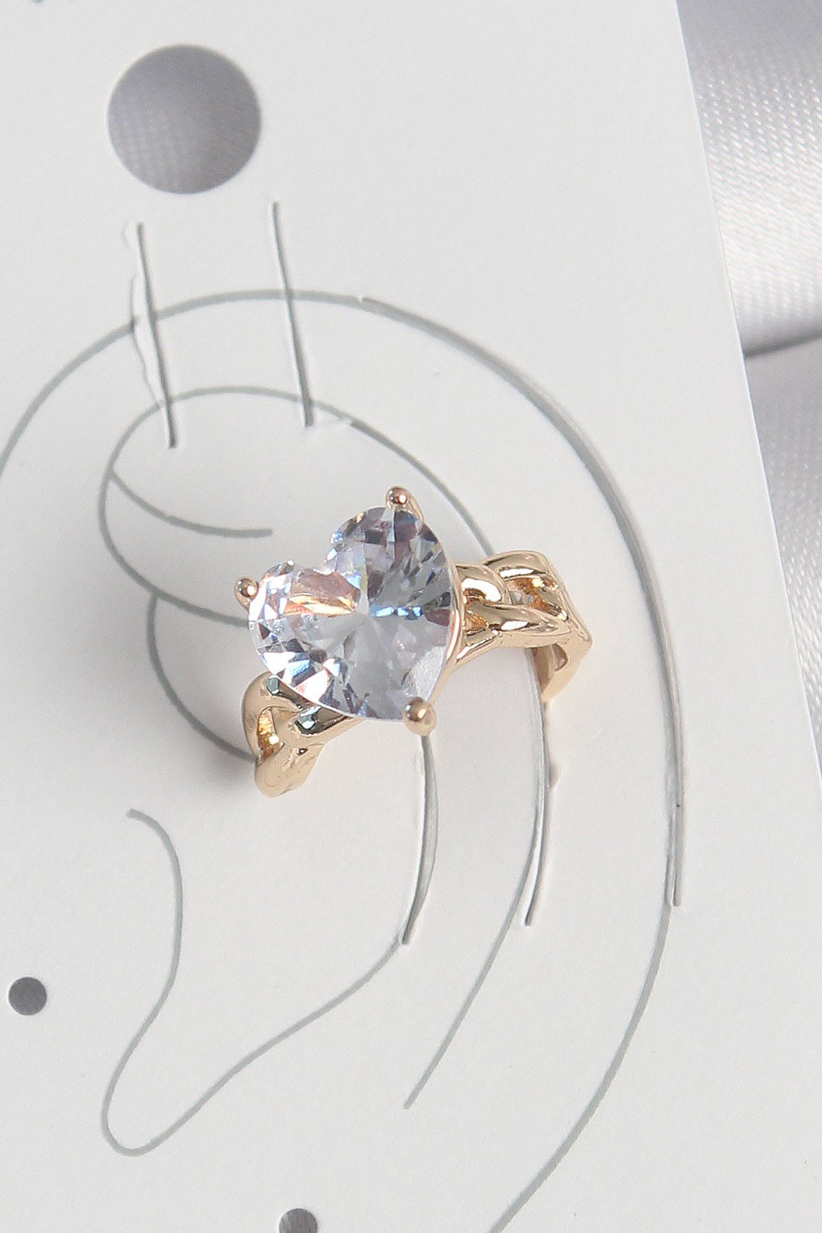 Pirinç Gold Renk Zirkon Taşlı Kalp Model Kadın Kıkırdak Küpe