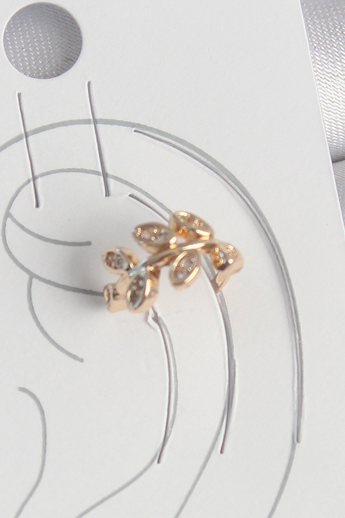 Pirinç Gold Renk Zirkon Taşlı Yaprak Model Kadın Kıkırdak Küpe
