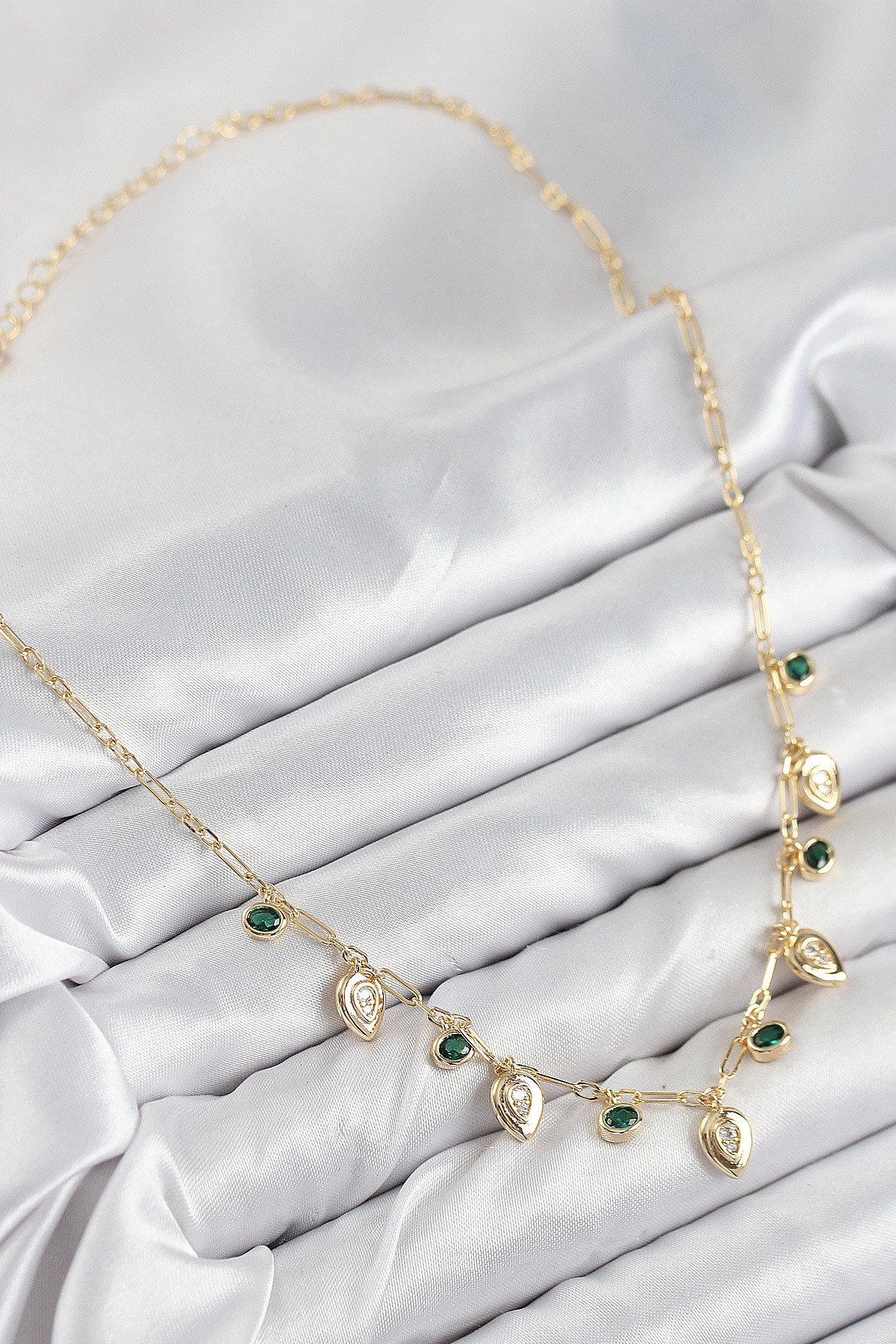 Pirinç Zirkon Taşlı Sallantılı Damla Model Gold Renk Kadın Kolye