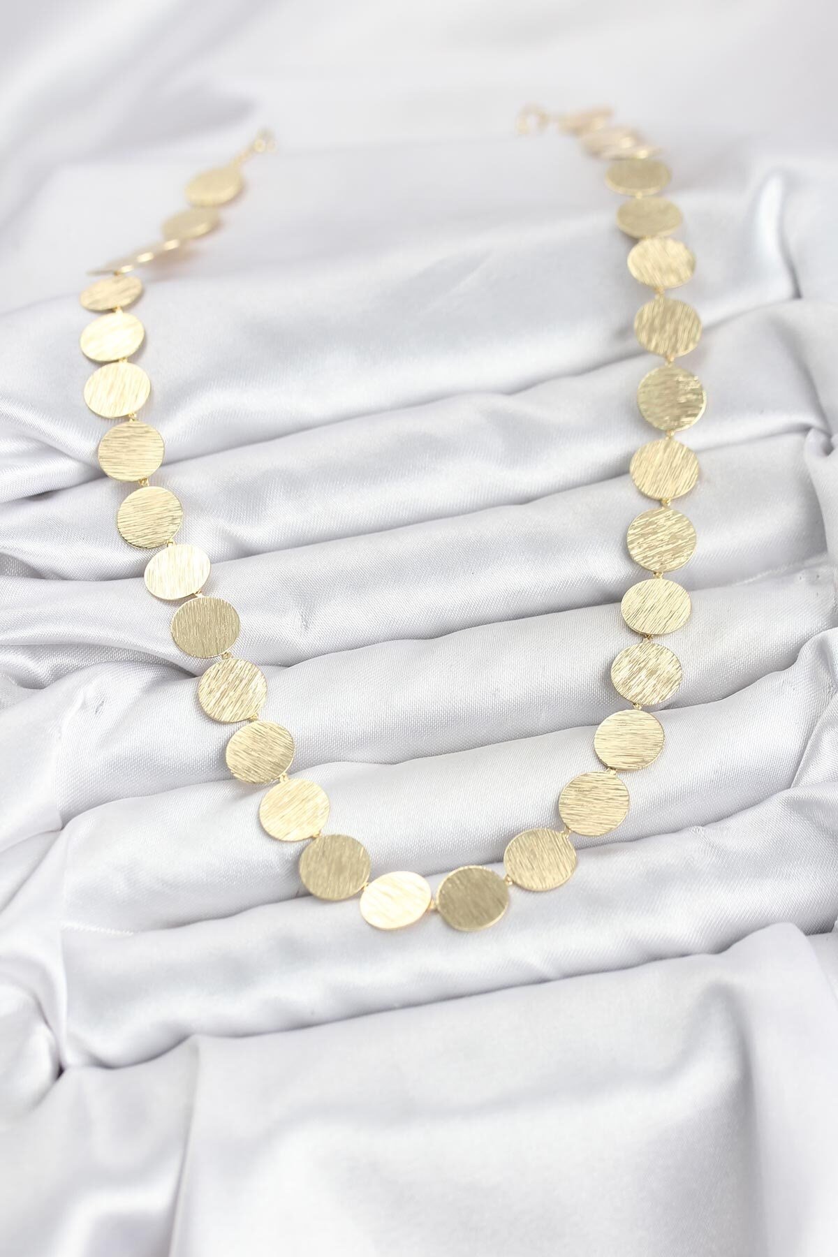 Yuvarlak Plaka Model Gold Renk Kadın Kolye