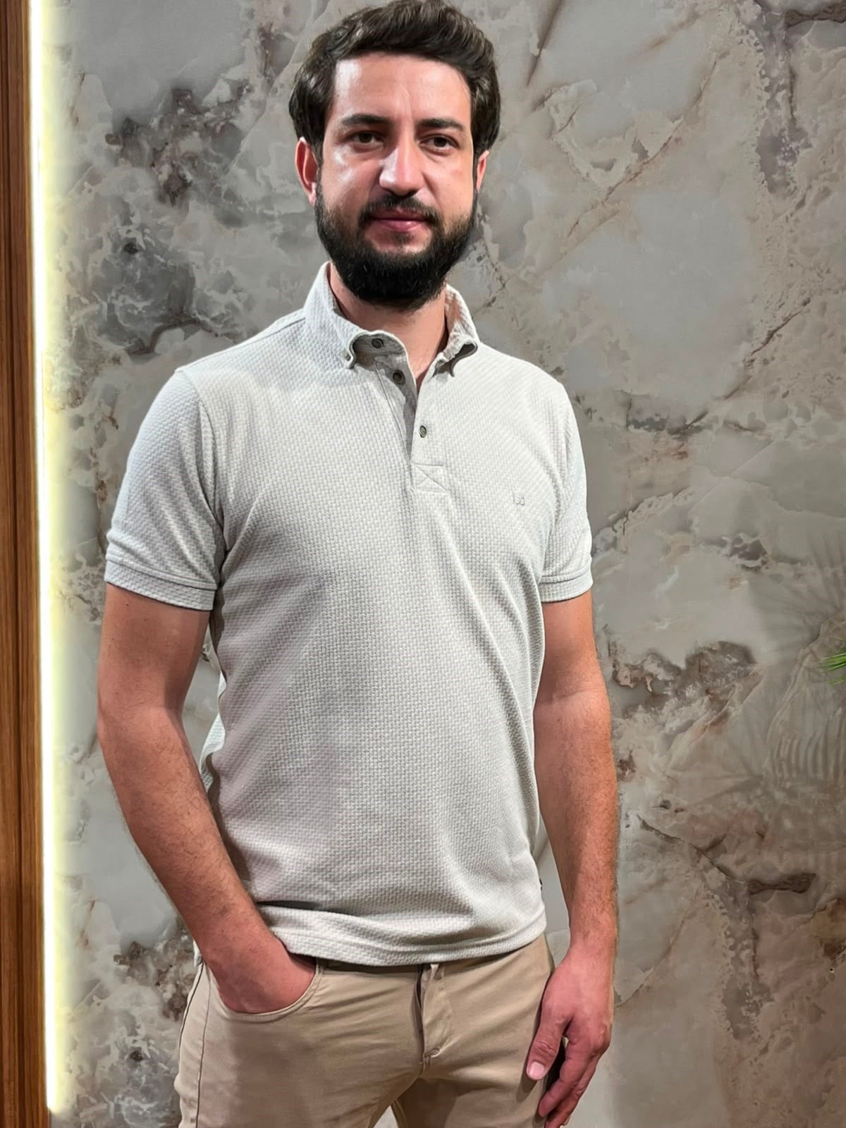 ERKEK DOKULU POLO YAKA TİŞÖRT SLİM FİT KISA KOLLU TAŞ