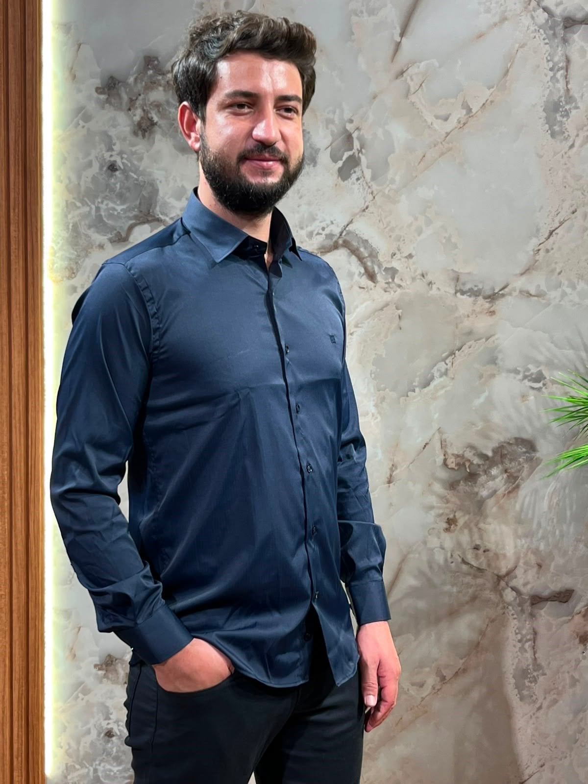 LACİVERT MİKRO SATEN LİKRALI ERKEK GÖMLEK SLİM FİT ESNEK VE PARLAK KUMAŞ 