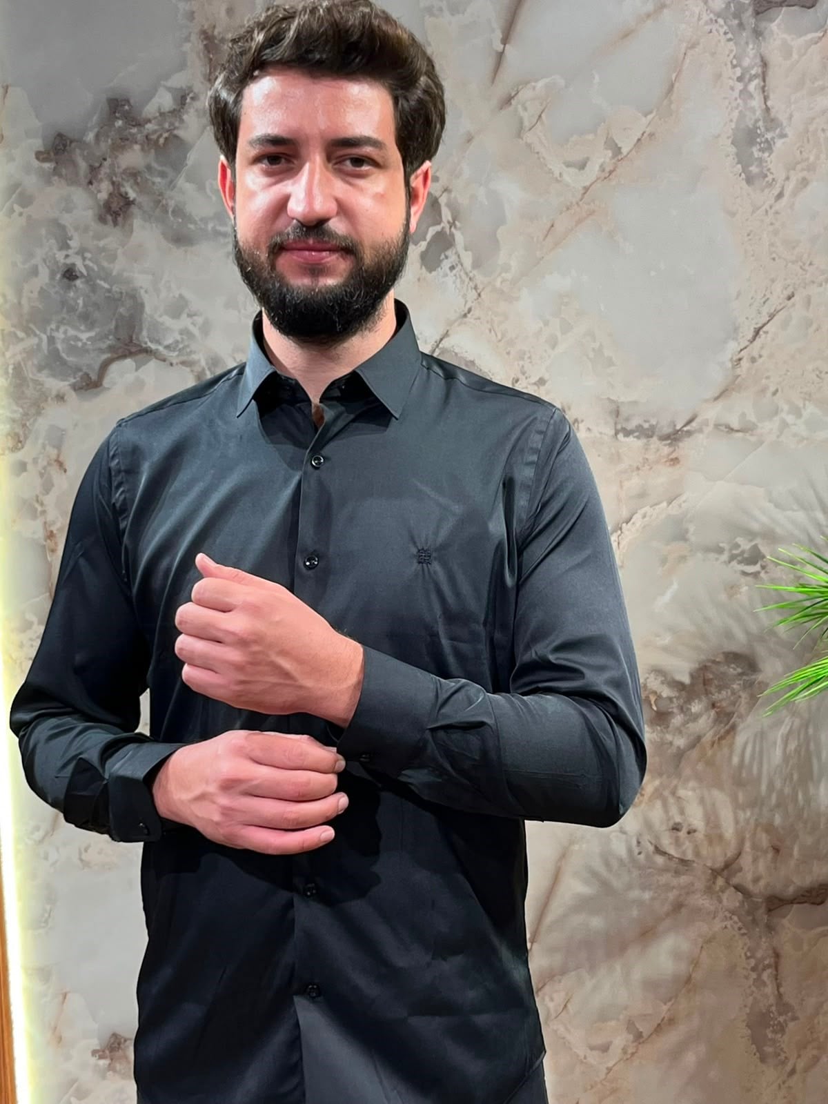 SİYAH MİKRO SATEN LİKRALI ERKEK GÖMLEK SLİM FİT ESNEK VE PARLAK KUMAŞ 