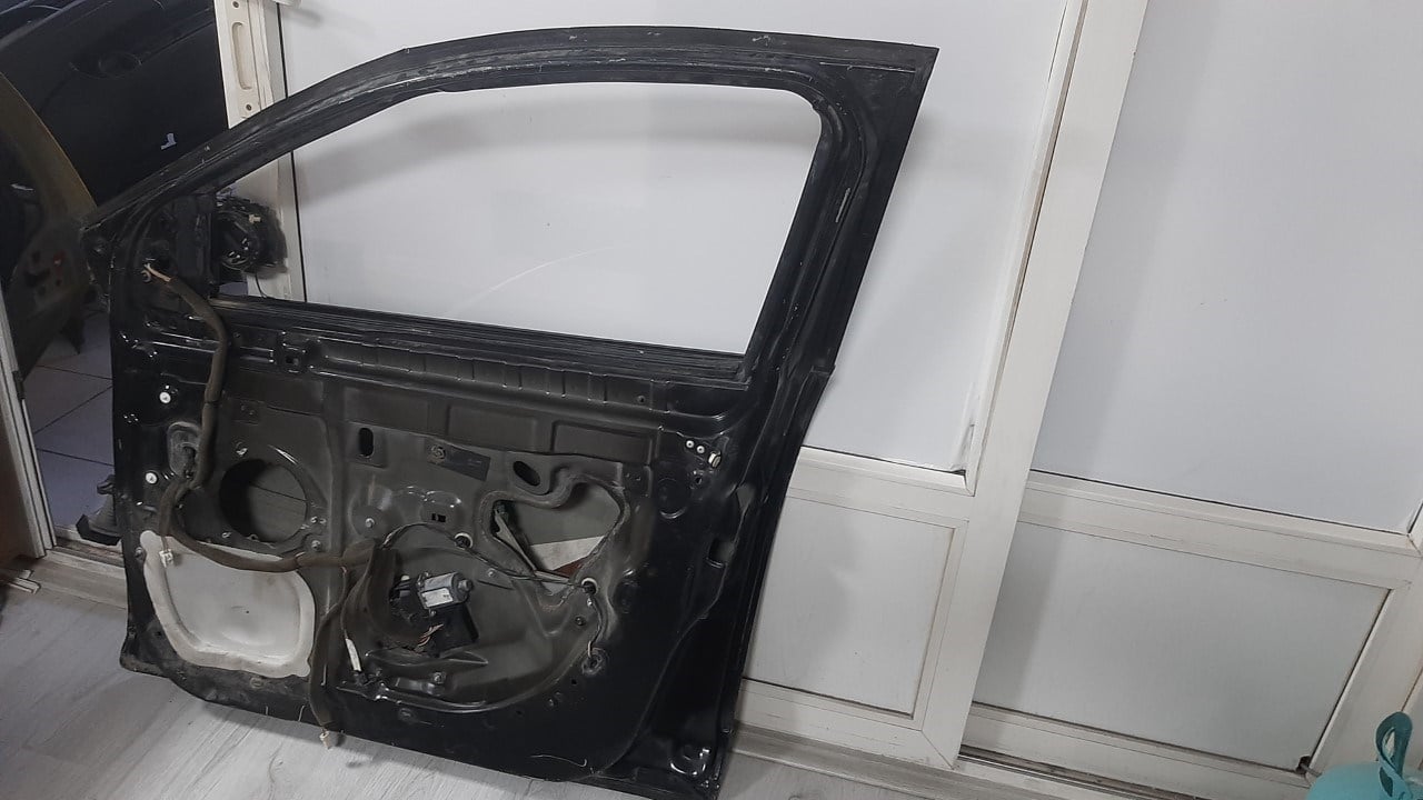 MEGANE III SAĞ ÖN KAPI ÇIKMA 