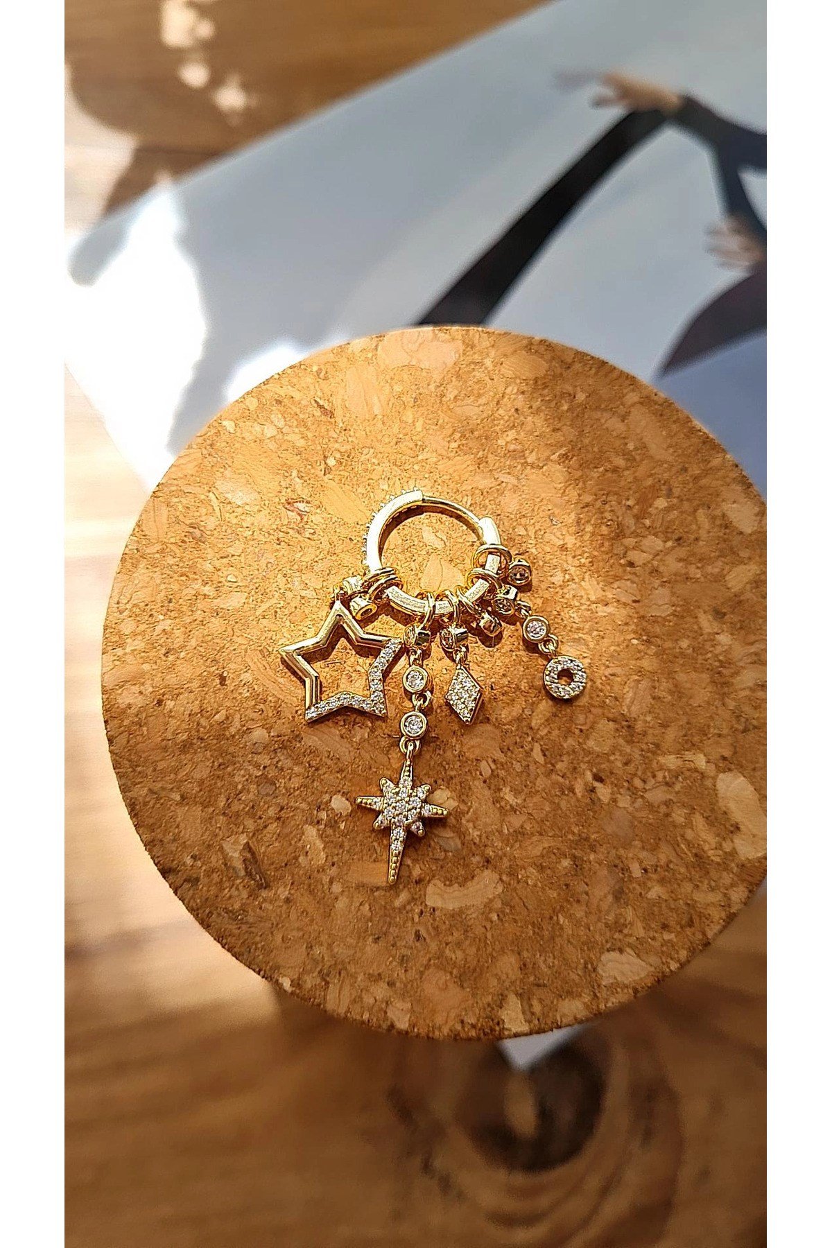 Charm Detaylı Gold Halka Küpe