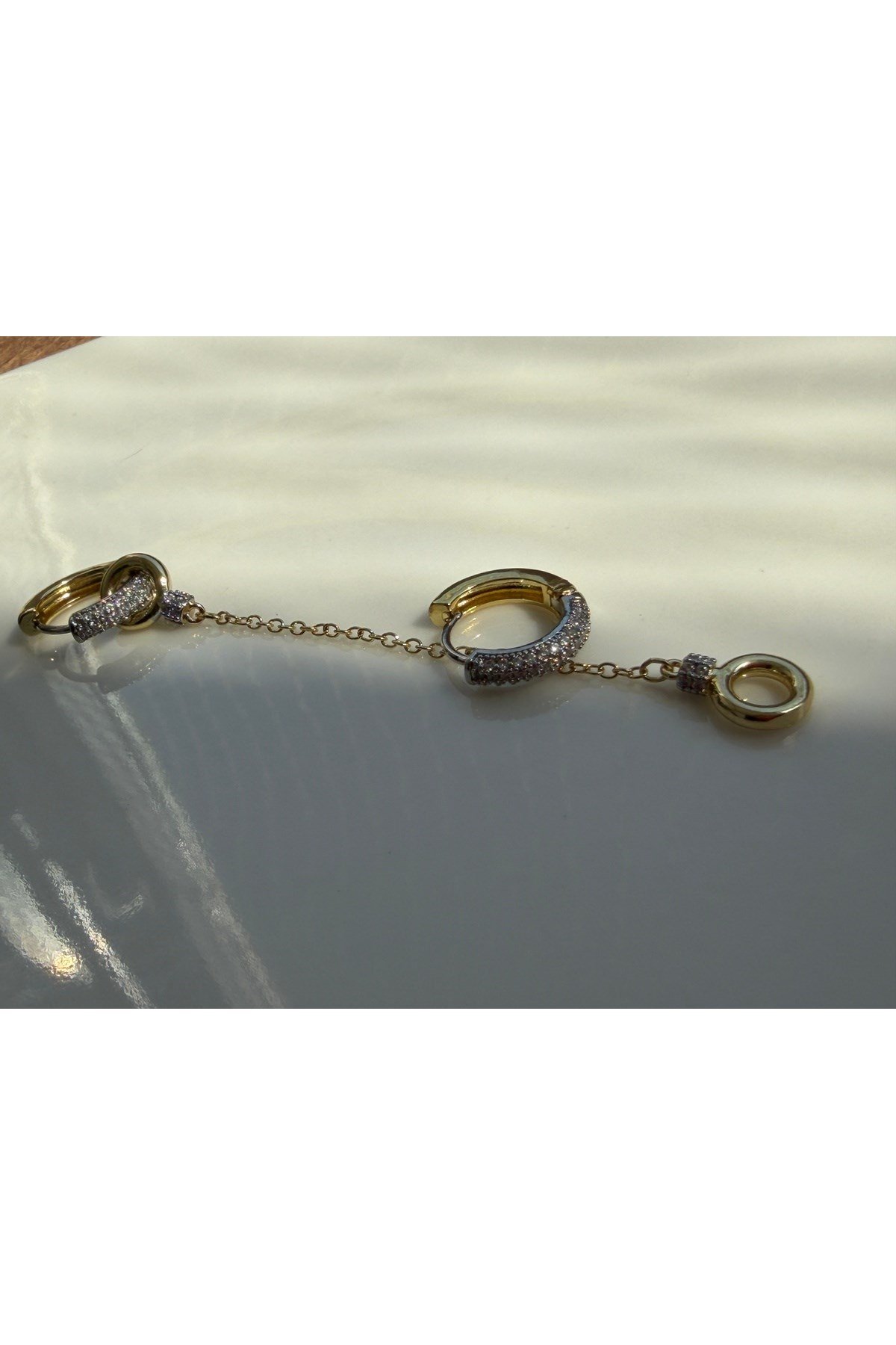 Gold Zincir Detaylı Zirkon Taşlı Halka Kadın Küpe