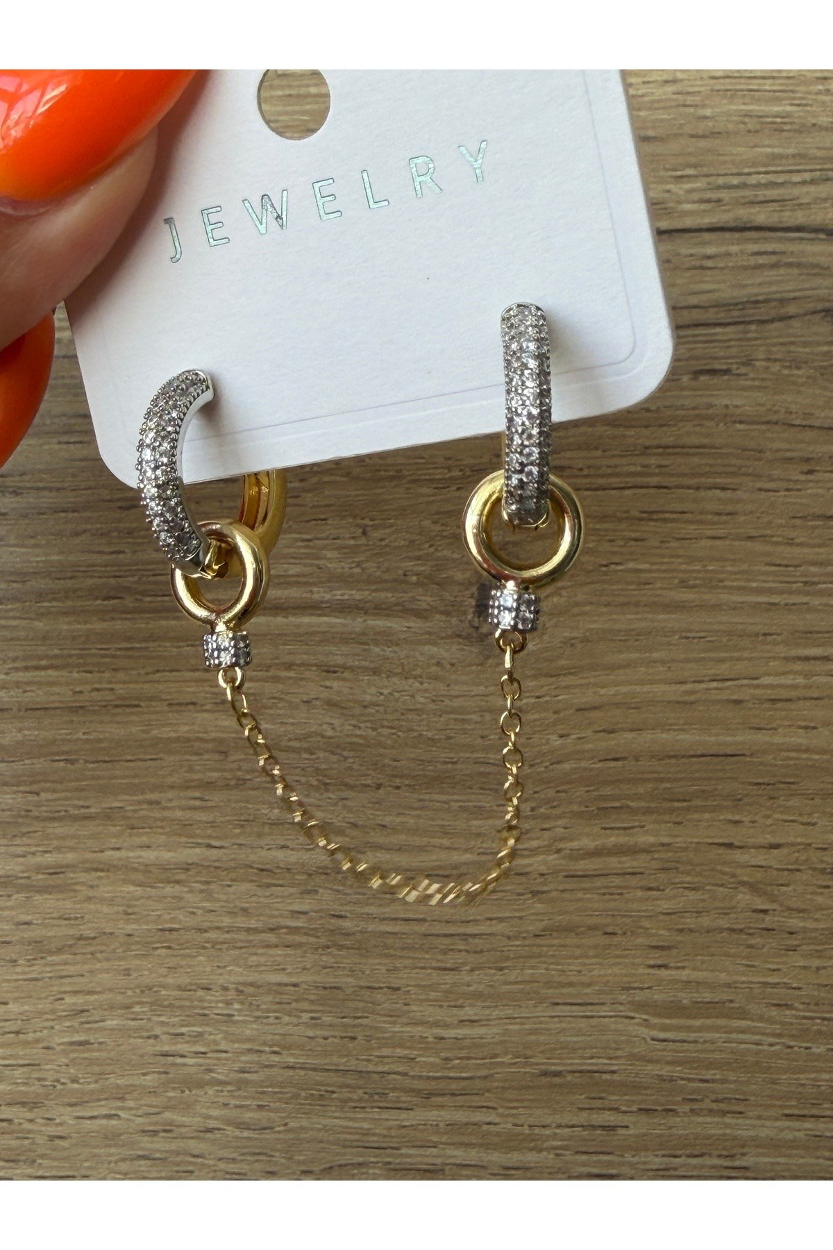 Gold Zincir Detaylı Zirkon Taşlı Halka Kadın Küpe